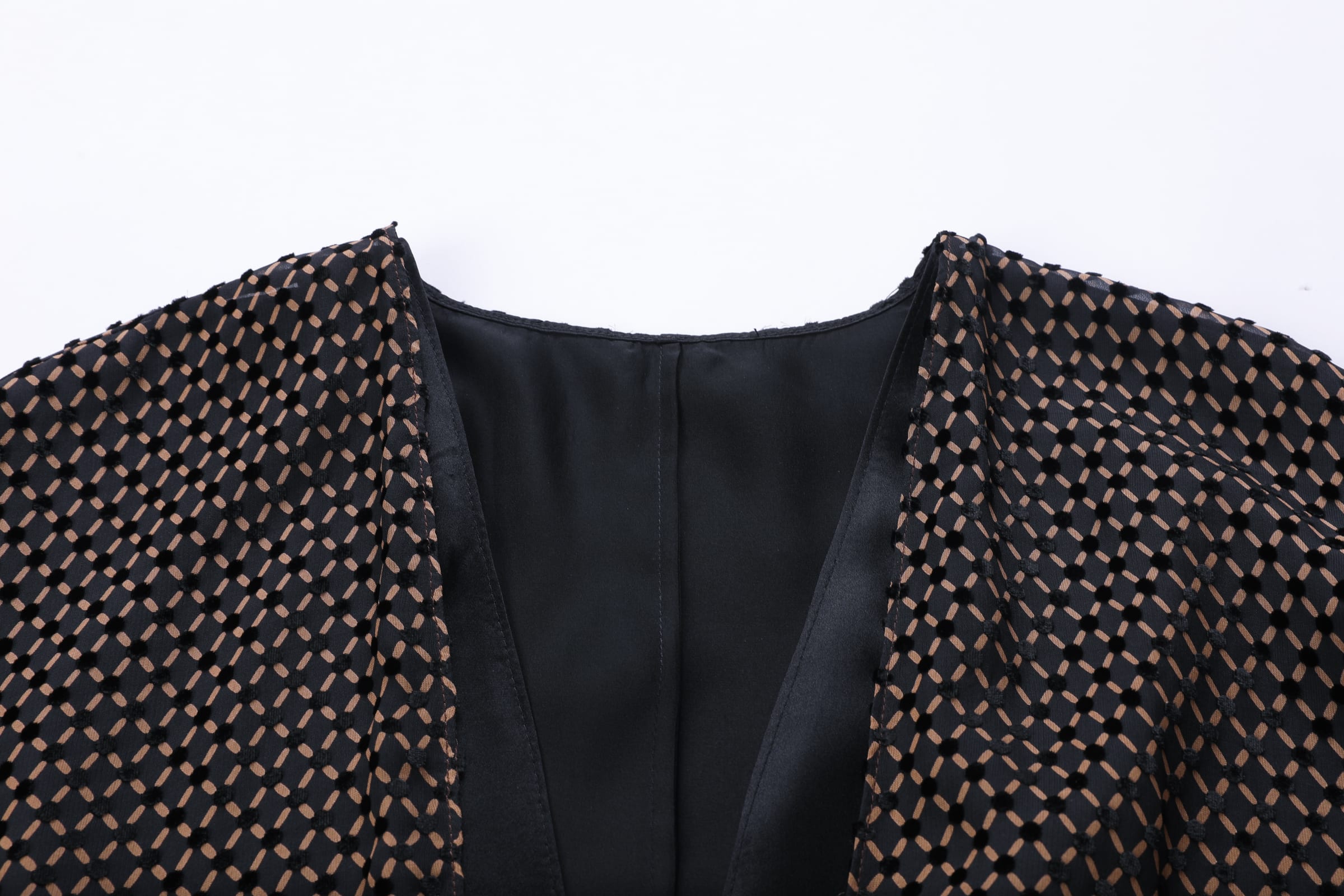 Gilded Pinecone Abaya - image 4