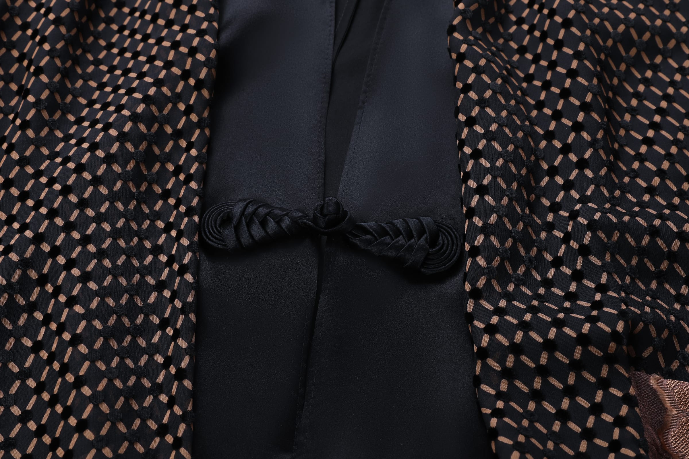 Gilded Pinecone Abaya - image 5