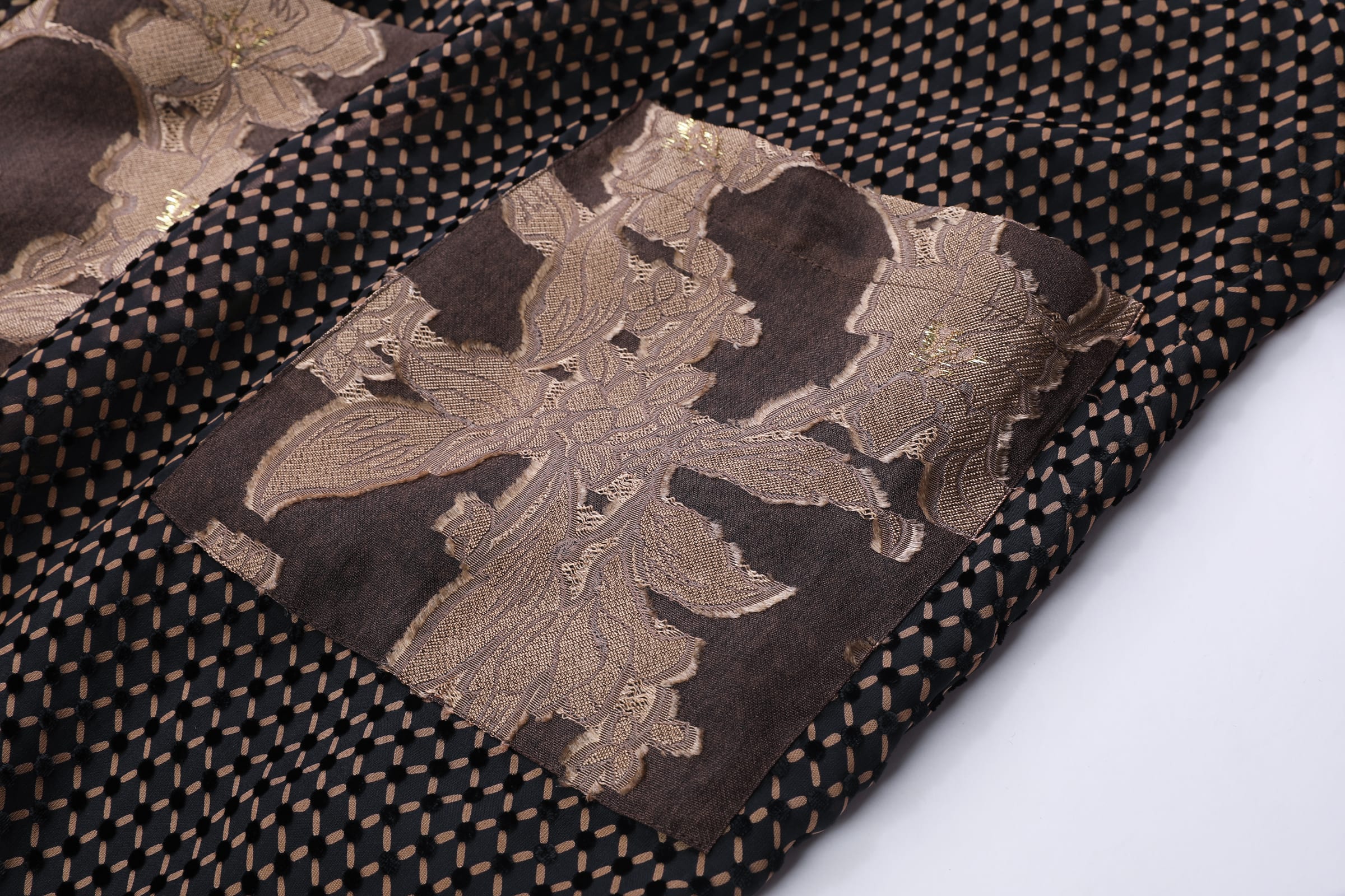 Gilded Pinecone Abaya - image 6